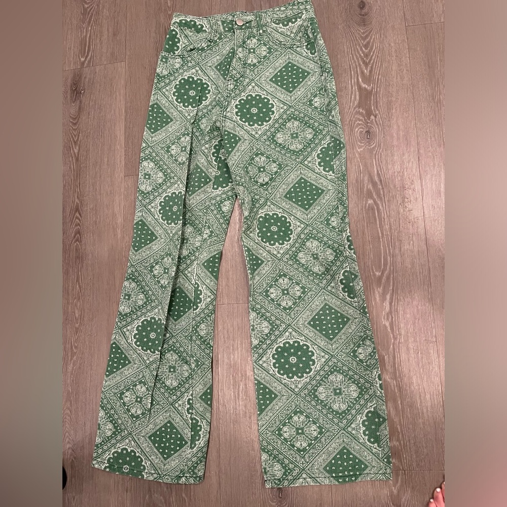 green pants
